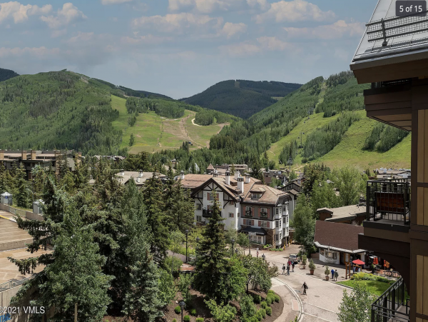 Lavish Penthouse Located in the Center of Vail village